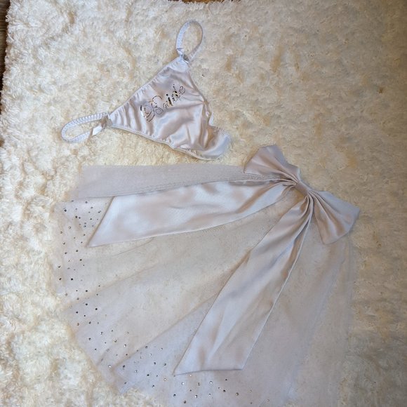 NWOT (S) - LA SENZA Bridal Thong with Veil - Picture 2 of 10